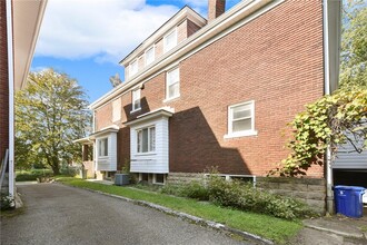 6345 Morrowfield Ave in Pittsburgh, PA - Foto de edificio - Building Photo