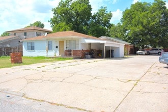 Mayridge South Apartments in Oklahoma City, OK - Foto de edificio - Building Photo