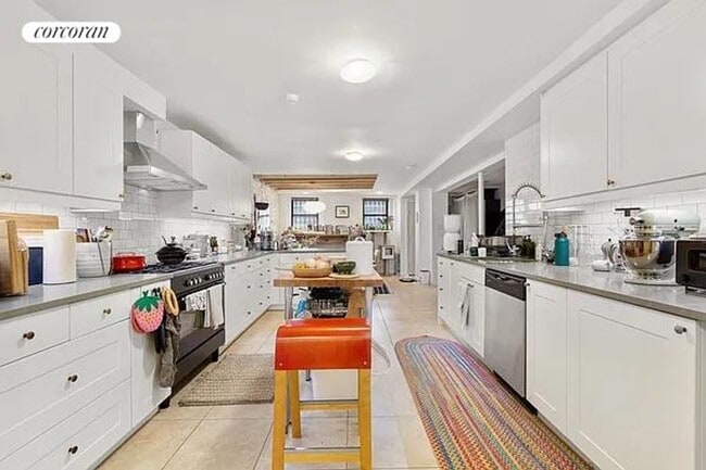 469 Evergreen Ave in Brooklyn, NY - Building Photo - Building Photo