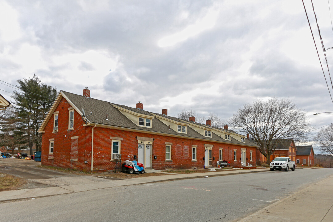 12 Elm St in Brooklyn, CT - Building Photo