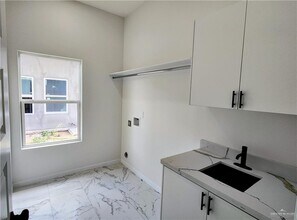 2409 N Woody St in Edinburg, TX - Building Photo - Building Photo