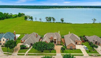 1209 Lakebreeze Dr, Unit 305 in Garland, TX - Building Photo
