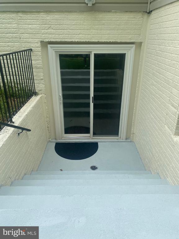 46938 Colby Ct in Sterling, VA - Building Photo - Building Photo