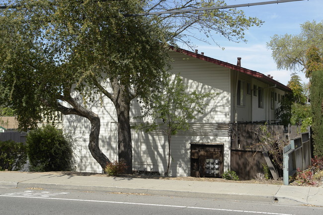 4095 Vineyard Ave in Pleasanton, CA - Building Photo - Building Photo