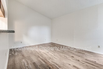 3930 Portland St in Irving, TX - Foto de edificio - Building Photo