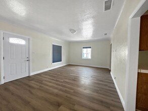 11666 Killian St in El Monte, CA - Building Photo - Building Photo