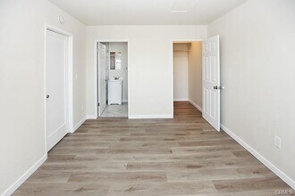 10709 Sherman Pl in Sun Valley, CA - Building Photo - Building Photo