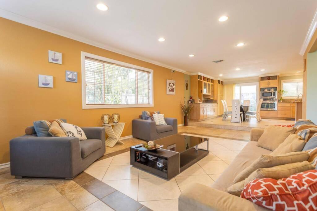 2744 E Bennett Ave in Orange, CA - Building Photo