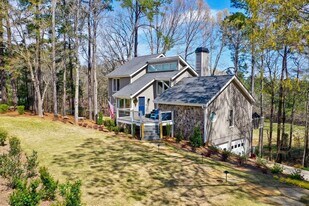 1900 Snug Harbor Dr in Greensboro, GA - Building Photo