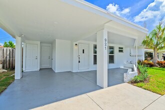 921 SE 15th Ct in Deerfield Beach, FL - Foto de edificio - Building Photo