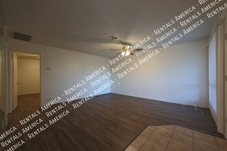 9029 W Elm St, Unit 8 in Phoenix, AZ - Building Photo - Building Photo