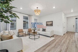 8396 Bijou Crk Ave in Littleton, CO - Building Photo - Building Photo