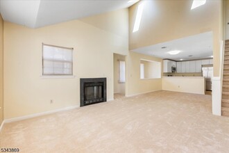 47 Collura Ln in Clifton, NJ - Building Photo - Building Photo