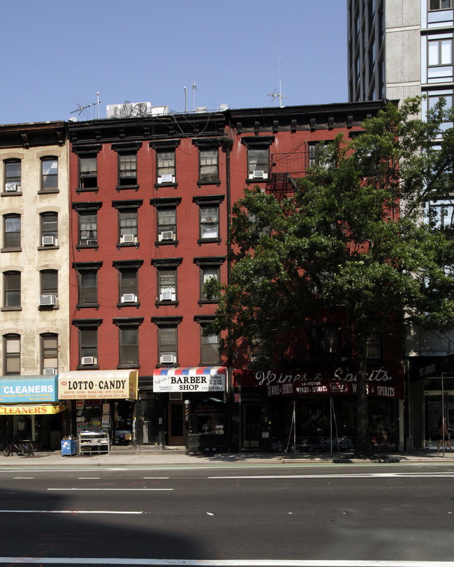 381-383 First Ave in New York, NY - Foto de edificio - Building Photo