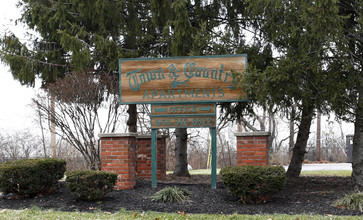 Town & Country Apartments in Erlanger, KY - Building Photo - Building Photo