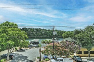 2226 Westlake Dr in Austin, TX - Building Photo - Building Photo