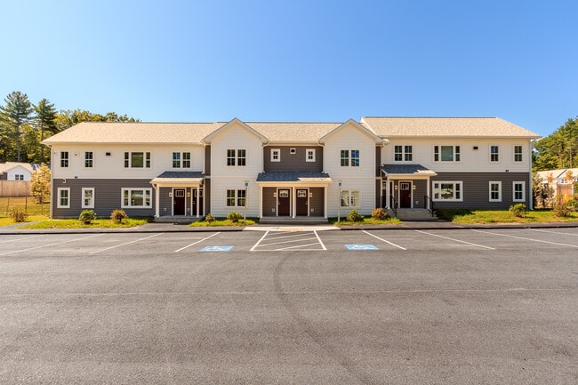 Woodland Village in Goffstown, NH - Building Photo - Building Photo