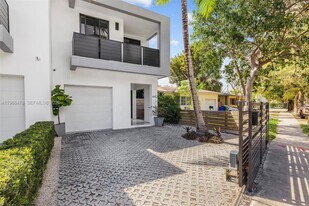 442 SW 15th Rd in Miami, FL - Building Photo