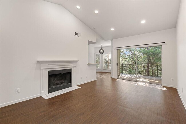 6000-16 Shepherd Mountain Cove in Austin, TX - Building Photo - Building Photo