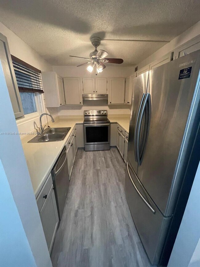 454 N Laurel Dr in Margate, FL - Building Photo - Building Photo