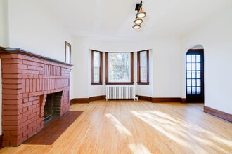 18 Golfdale Rd in Toronto, ON - Building Photo - Building Photo