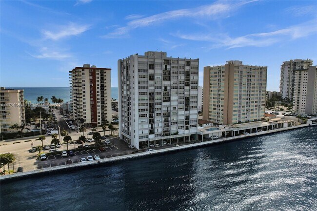 1400 S Ocean Dr, Unit 303 in Hollywood, FL - Building Photo - Building Photo