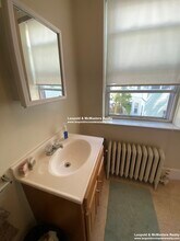 138 Davis Ave, Unit 142 Davis ave 3 in Brookline, MA - Foto de edificio - Building Photo