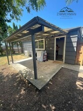 611 Centennial Blvd in Springfield, OR - Building Photo - Building Photo