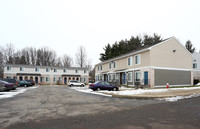 Royal Mall Apartments & Townhomes in Niles, OH - Foto de edificio - Building Photo