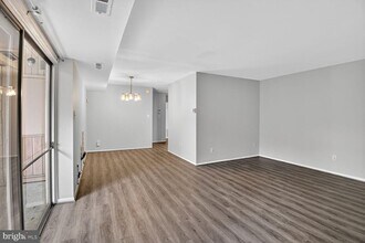 7505 Riverdale Rd in New Carrollton, MD - Building Photo - Building Photo