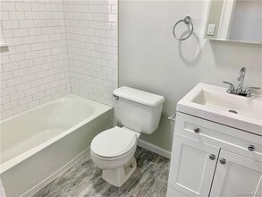 10 Oakridge Pl in Eastchester, NY - Building Photo - Building Photo