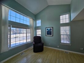 157 Concord Ln in Carol Stream, IL - Building Photo