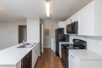 Pinnacle at Hammock Place in Panama City, FL - Foto de edificio - Interior Photo