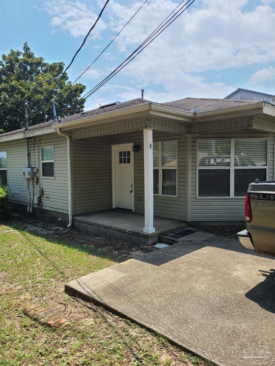 923 E La Rua St in Pensacola, FL - Building Photo