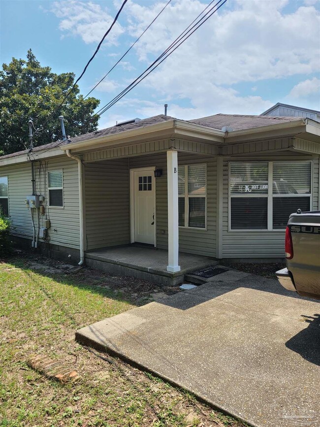 property at 923 E La Rua St