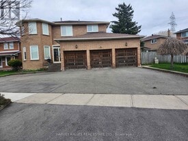 9 Scarlett Dr in Brampton, ON - Building Photo