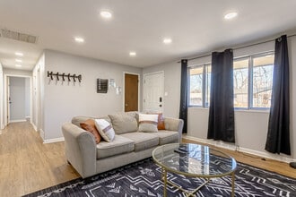 8490 Benton St, Unit 1 in Arvada, CO - Foto de edificio - Building Photo