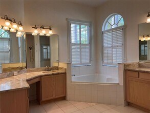 12516 Leatherleaf Dr, Unit 3 in Tampa, FL - Building Photo - Building Photo