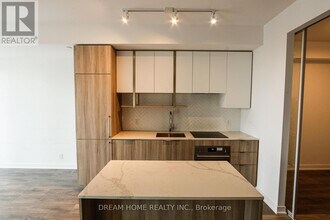 15 Holmes Ave in Toronto, ON - Building Photo - Building Photo