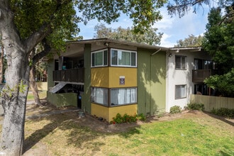 Woodland Park Apartments in East Palo Alto, CA - Building Photo - Building Photo