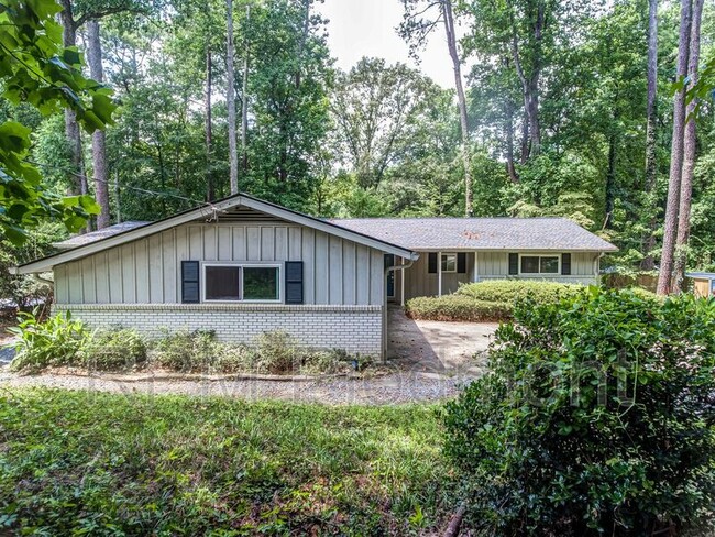 property at 2961 Shillingford Ct SE