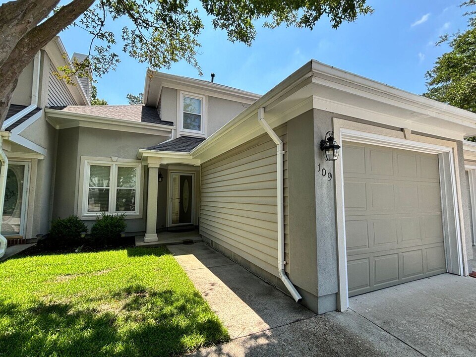 109 Esplanade Pl in Chesapeake, VA - Building Photo