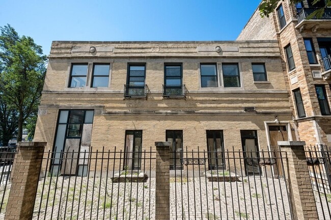 property at 5934 N Winthrop Ave