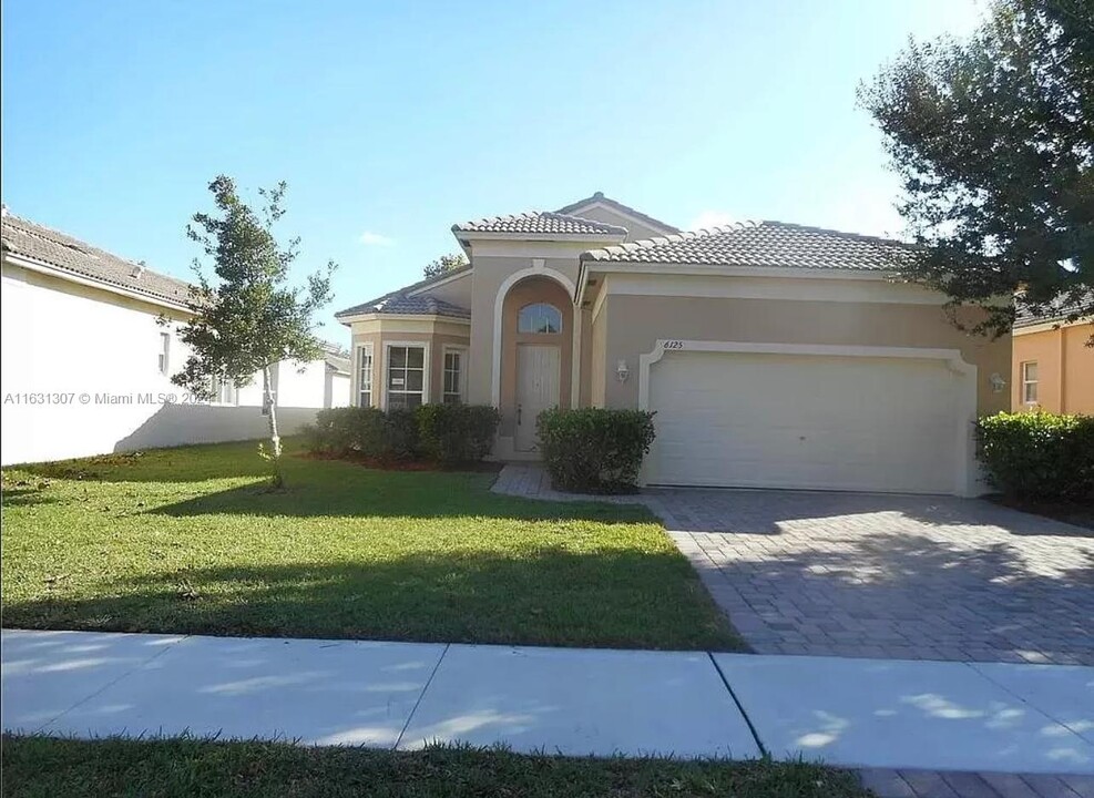 6125 Spring Lake Terrace in Fort Pierce, FL - Building Photo