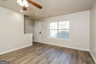 3935 Cypress Pointe Dr in Union City, GA - Building Photo - Building Photo
