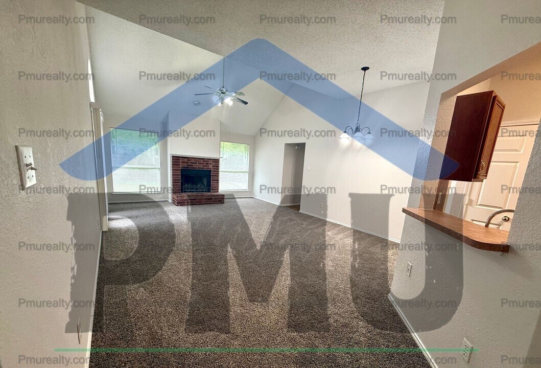 312 Winnipeg Dr in Glenn Heights, TX - Building Photo