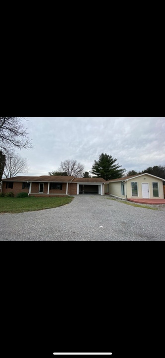 417 Boyds creek hwy in Seymour, TN - Building Photo