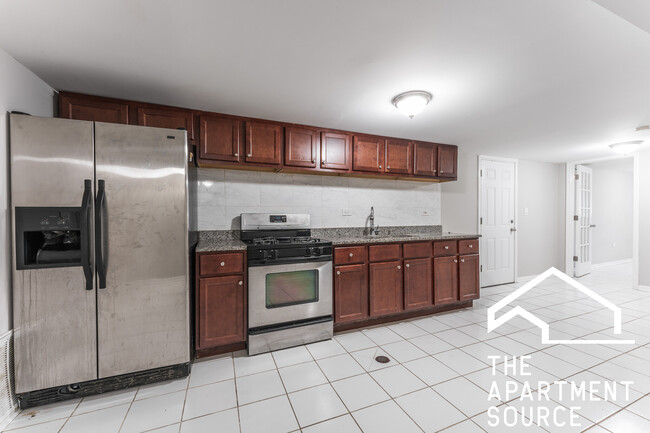 property at 1317 W Foster Ave