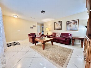 671 94th Ave N in Naples, FL - Building Photo - Building Photo