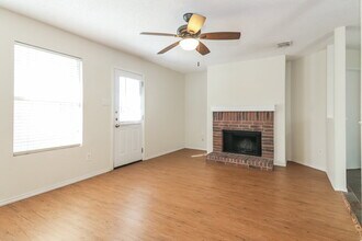 8804 Seven Oaks Ln in Denton, TX - Foto de edificio - Building Photo